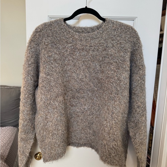 Universal Thread Fuzzy Sweater - Picture 1 of 2